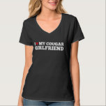 I Liebe My Cougar Girlfriend Funny Birthday Annive T-Shirt<br><div class="desc">Ich Liebe meine Freundin Cougar Funny Geburtstag Jahrestag</div>