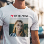 I Liebe My Girlfriend Sporty Minimalistisch Niedli T-Shirt<br><div class="desc">Großes Geschenk für deinen Freund! Custom Foto T - Shirt Sprichwort I LIEBE MY GIRLFRIEND in sportlich minimalistische Typografie und ein rotes Herz mit Ihrem quadratischen Bild unten. Einfache und einfache Anpassung!</div>