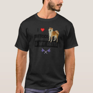 I Liebe Tattoos und My Akita Hund Tattooed Mama Va T-Shirt