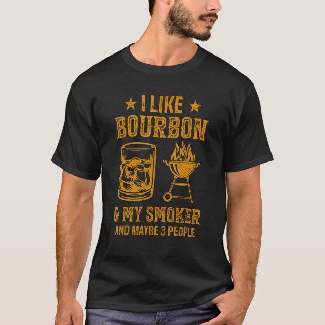 I Like Bourbon And My Smoker And Maybe 3 People Ba T-Shirt (Vorderseite)