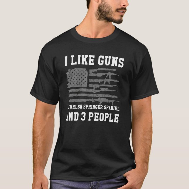 I Like Guns My Welsh Springer Spaniel And 3 People T-Shirt (Vorderseite)