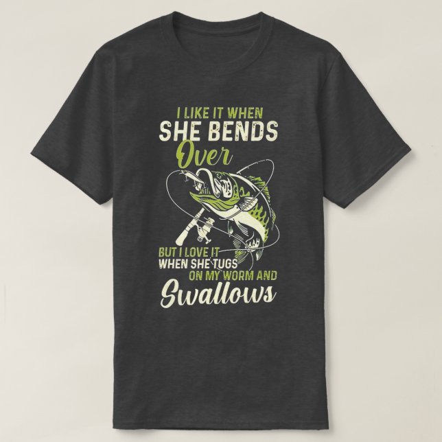 I Like It When She Bends Over Funny Fishing Father T-Shirt (Design vorne)
