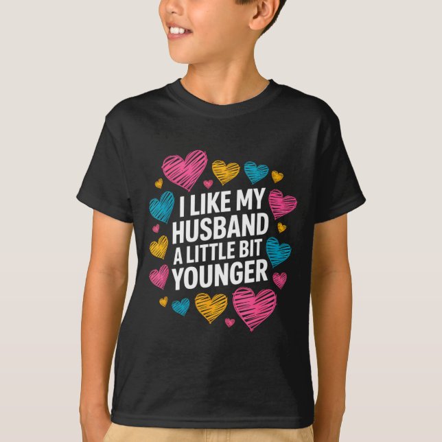 I Like My Husband A Little Bit Younger Funny Sayin T-Shirt (Vorderseite)