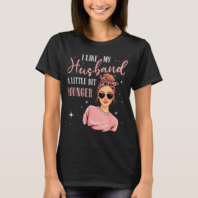 I Like My Husband A Little Bit Younger Funny Sayin T-Shirt (Vorderseite)
