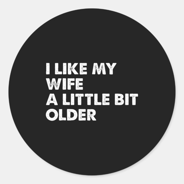 I Like My Wife A Little Bit Older Funny Saying Men Runder Aufkleber (Vorderseite)
