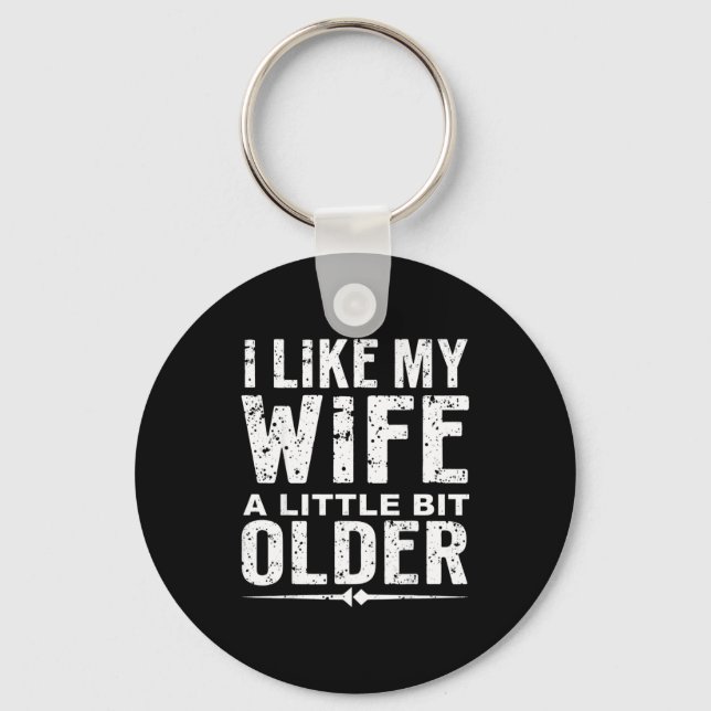 I Like My Wife A Little Bit Older Funny Saying Wom Schlüsselanhänger (Vorderseite)