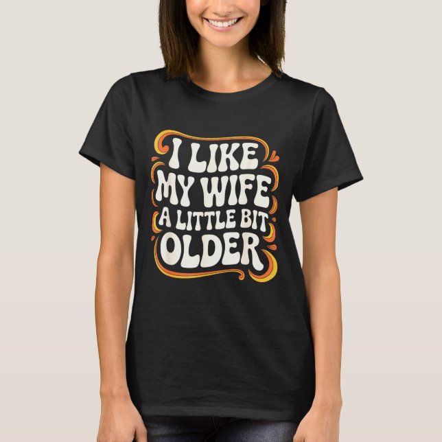 I Like My Wife A Little Bit Older Groovy Marriage  T-Shirt (Vorderseite)
