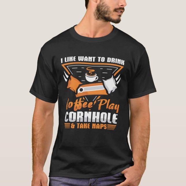 I like want to drink coffee Play Cornhole T-Shirt (Vorderseite)