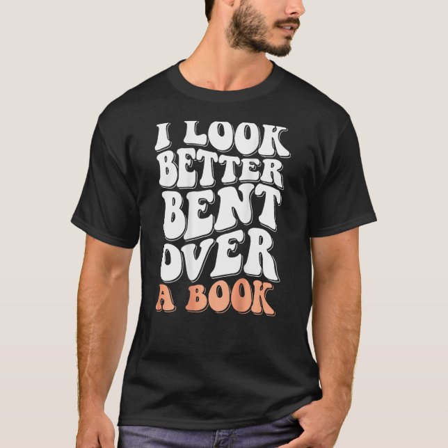 I Look Better Bent Over A Book Men Women Saying Gr T-Shirt (Vorderseite)