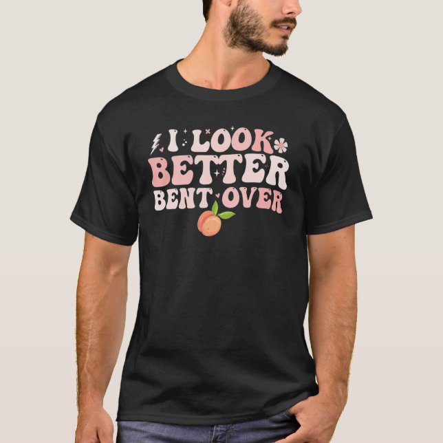 I Look Better Bent Over Groovy Hippie Style Retro  T-Shirt (Vorderseite)