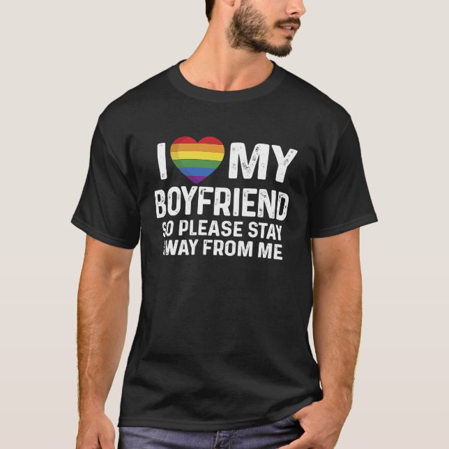 I Love My Boyfriend So Please Stay Away From Me Lo T-Shirt (Vorderseite)
