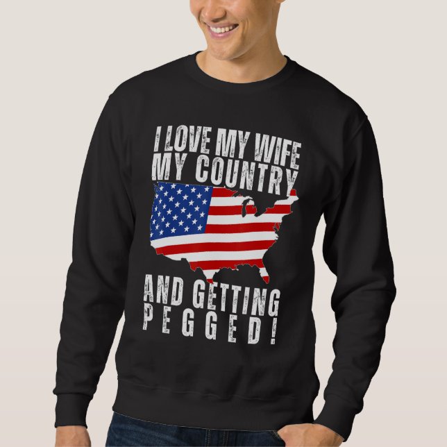 I LOVE MY WIFE, MY COUNTRY, AND GETTING PEGGED Fun Sweatshirt (Vorderseite)