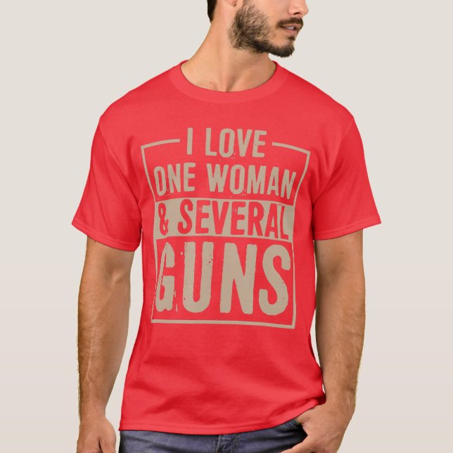 I Love One Woman and Several Guns Funny 2nd Amendm T-Shirt (Vorderseite)