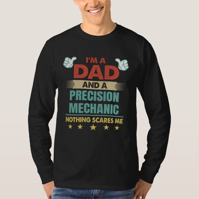I m A Dad And A Precision Mechanic Nothing Scares  T-Shirt (Vorderseite)