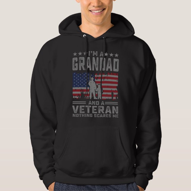 I m a Grandad and a Veteran nothing scares me  Dad Hoodie (Vorderseite)