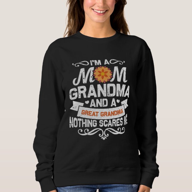 I m A Mom Grandma And Great Nothing Scares Me Sweatshirt (Vorderseite)