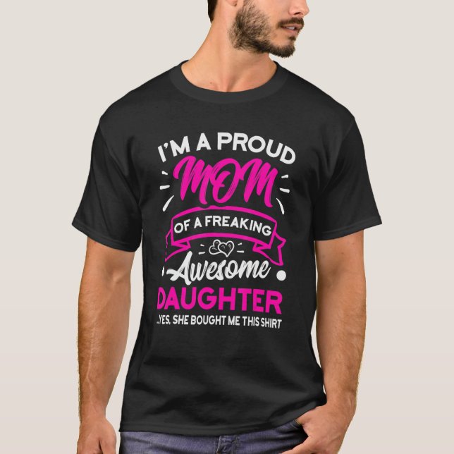 I m A Proud Mom Of A Freaking Awesome Daughter Mot T-Shirt (Vorderseite)