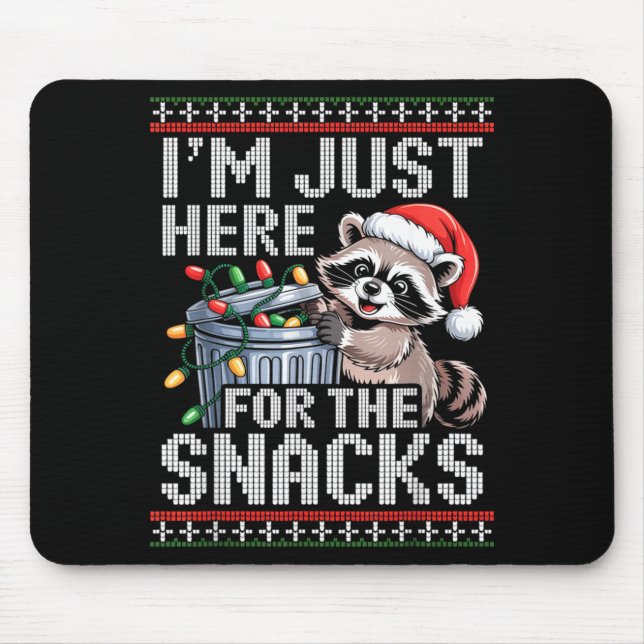 I’m Just Here For The Snacks Raccoon Christmas Ugl Mousepad (Vorne)