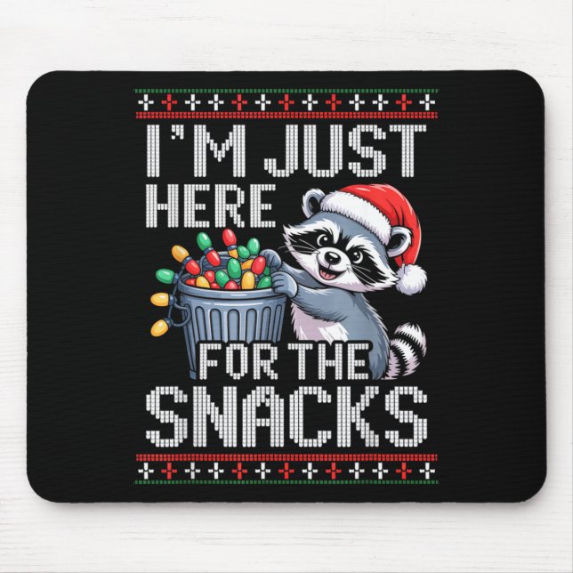 I’m Just Here For The Snacks Raccoon Christmas Ugl Mousepad (Vorne)