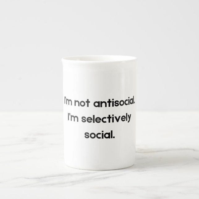 I’m Not Antisocial — I’m Selectively Social | Funn Prozellantasse (Vorderseite)