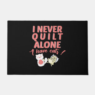 I Never Quilt Alone I Have Cats Pet Owner Quilting Fußmatte