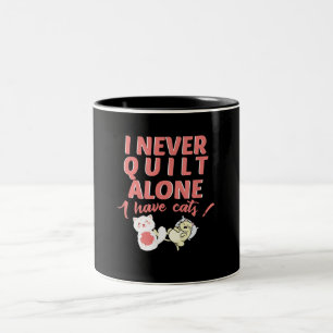 I Never Quilt Alone I Have Cats Pet Owner Quilting Zweifarbige Tasse