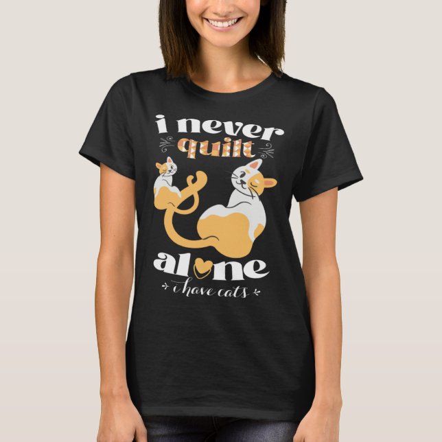 I Never Quilt Alone I Have Cats  Quilter Womans Me T-Shirt (Vorderseite)