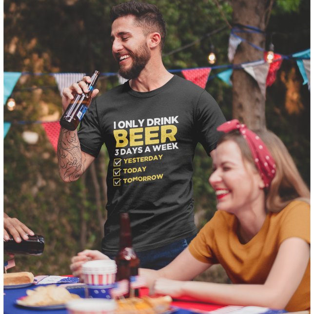 I Only Drink Beer 3 Days a week divertida Beber T-Shirt (Von Creator hochgeladen)