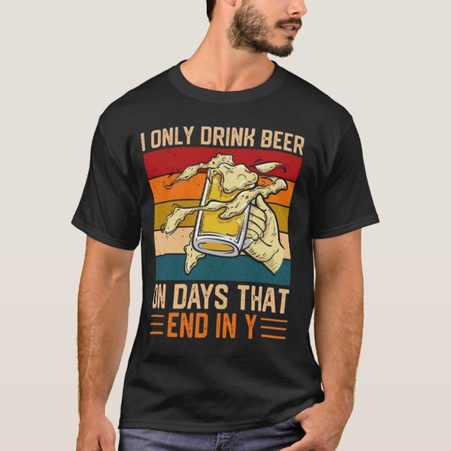 I Only Drink Beer On Days That End In Y T-Shirt (Vorderseite)