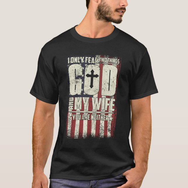 I Only Fear Two Things God And My Wife  T-Shirt (Vorderseite)
