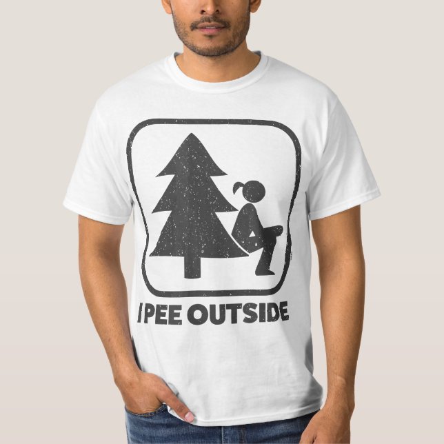 I Pee Outside Girl Sign Funny Camping Hiking Outdo T-Shirt (Vorderseite)