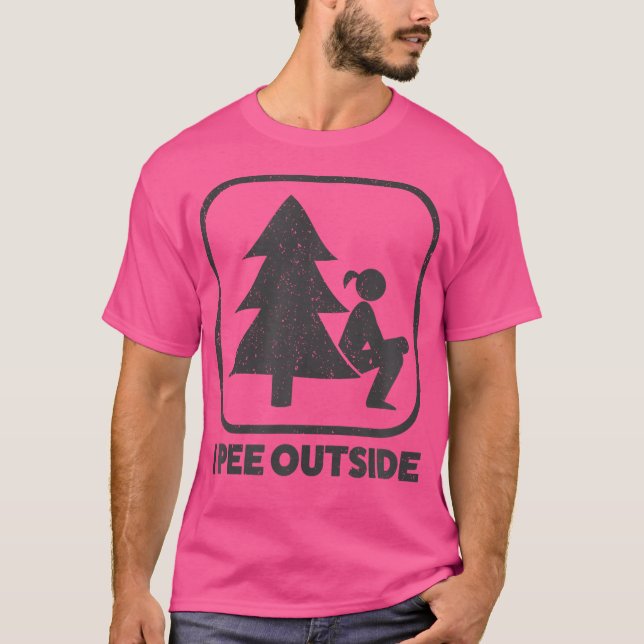 I Piss Outside Girl Sign Funny Camping Wandern T-Shirt (Vorderseite)