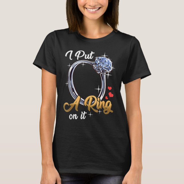 I Put A Ring On It Funny Engagement Engaged Future T-Shirt (Vorderseite)