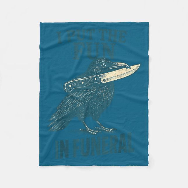 I Put The Fun In Funeral Crow Humor Quote  Fleecedecke (Vorderseite)