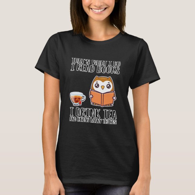 I Read Books Drink Tea Know Many T-Shirt (Vorderseite)