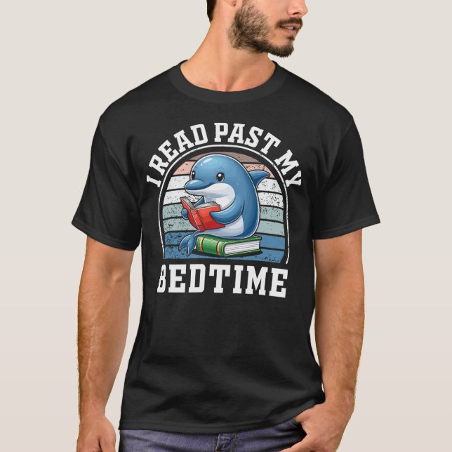 I Read Past My Bedtime Reading Dolphin Book Lover T-Shirt (Vorderseite)
