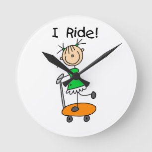 I Ride - Girl on Scooter Runde Wanduhr