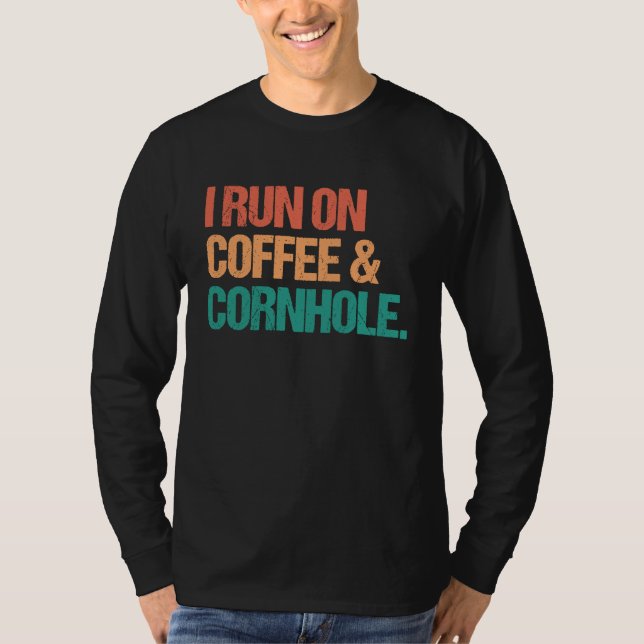 I Run On Coffee and Cornhole  Sack Toss Bags T-Shirt (Vorderseite)