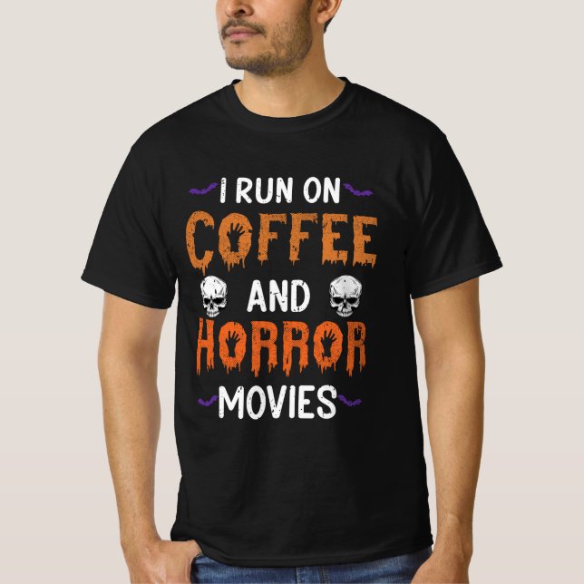 I Run on Coffee and Horror Movies T-Shirt (Vorderseite)