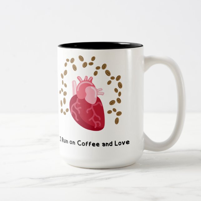 I Run on Coffee and Love Mug Zweifarbige Tasse (Rechts)