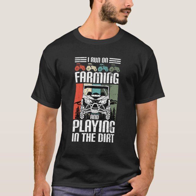 I Run On Farming And Playing Dirt UTV SxS Side by  T-Shirt (Vorderseite)