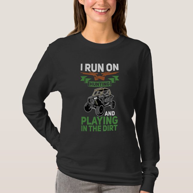 I Run On Hunting And Playing Dirt UTV SxS Side by  T-Shirt (Vorderseite)