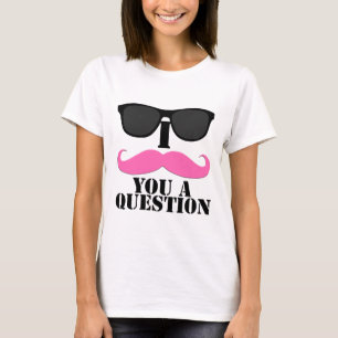 I Schnurrbart Sie ein Fragen-Rosa mit Sonnenbrille T-Shirt