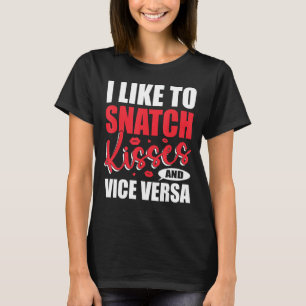 I Snatch Kisses & Vice Versa Funny Adult Sprichwor T-Shirt