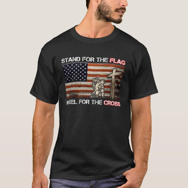 I Stand For The Flag And Kneel For The Cross T-Shirt (Vorderseite)