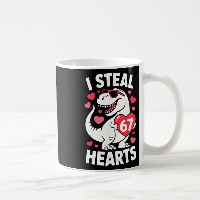 I Steal 67 Hearts Funny 67 Valentine Dinosaur Men  Kaffeetasse (Rechts)