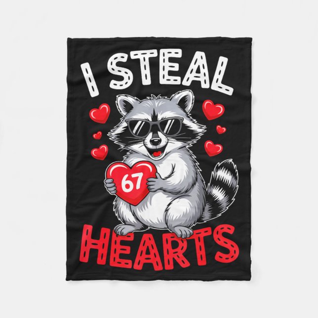 I Steal 67 Hearts Funny 67 Valentine Raccoon Men B Fleecedecke (Vorderseite)