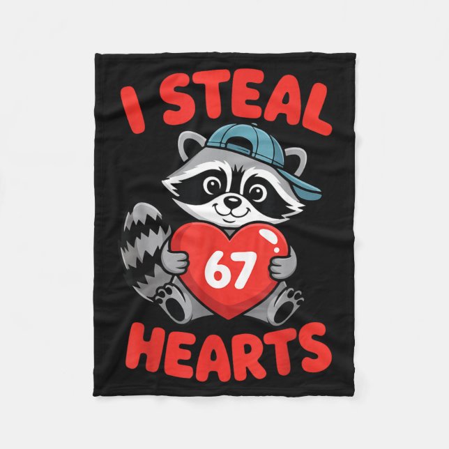 I Steal 67 Hearts Funny 67 Valentine Raccoon Men B Fleecedecke (Vorderseite)