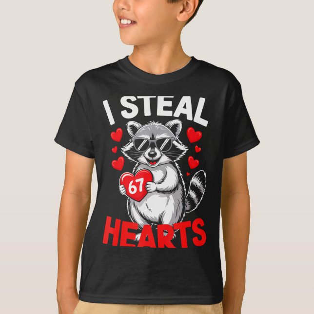 I Steal 67 Hearts Funny 67 Valentine Raccoon Men B T-Shirt (Vorderseite)