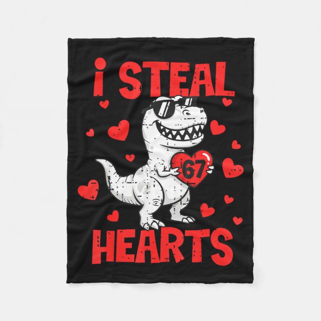 I Steal 67 Hearts T-rex Six Seven Valentines Day B Fleecedecke (Vorderseite)